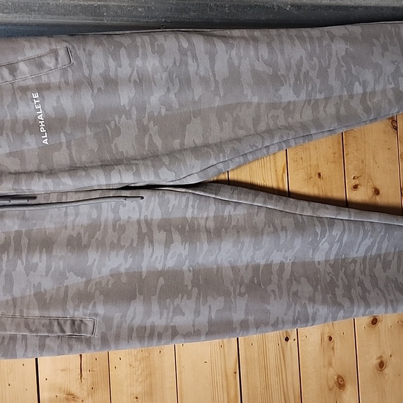 Alphalete Core Joggers Silver Camo - Men's Size Small - Picture 3 of 11